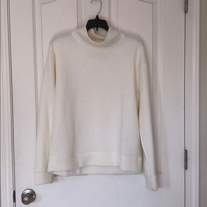 A&F turtle neck cream sweatshirt sz M